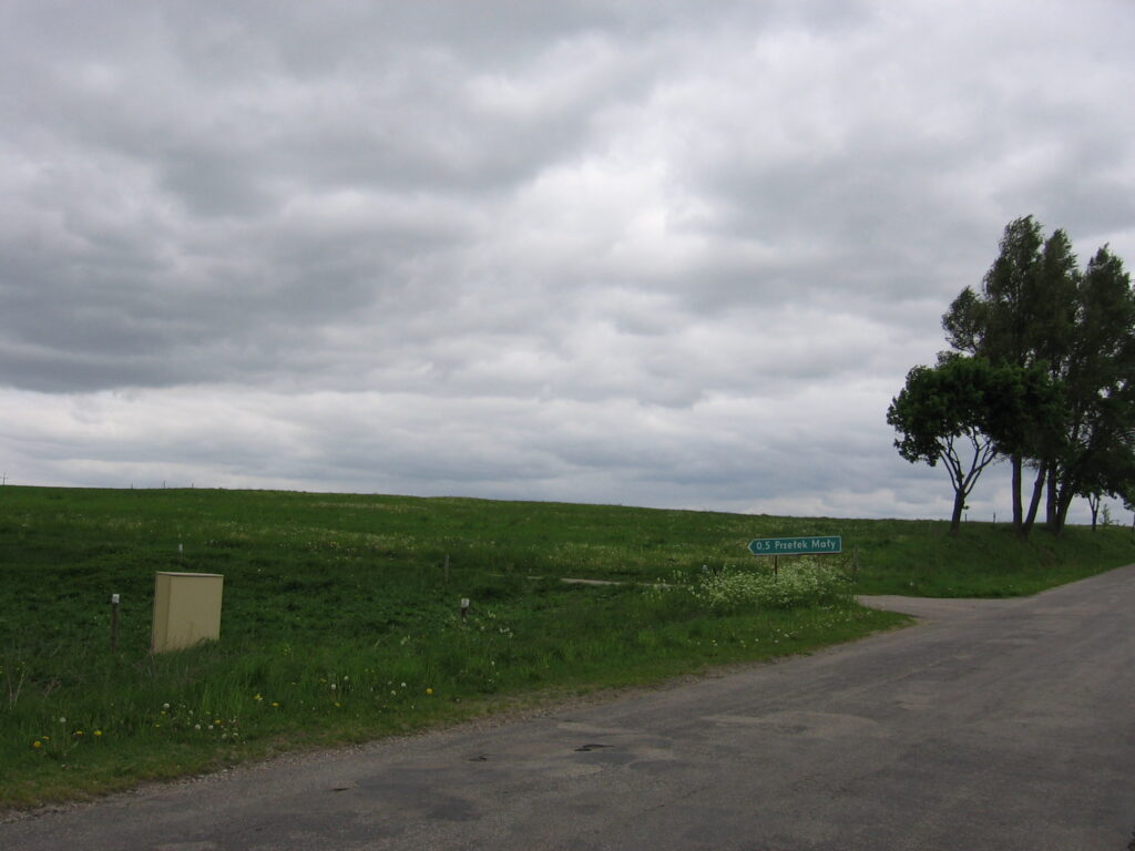 Płośnica, Przełęk