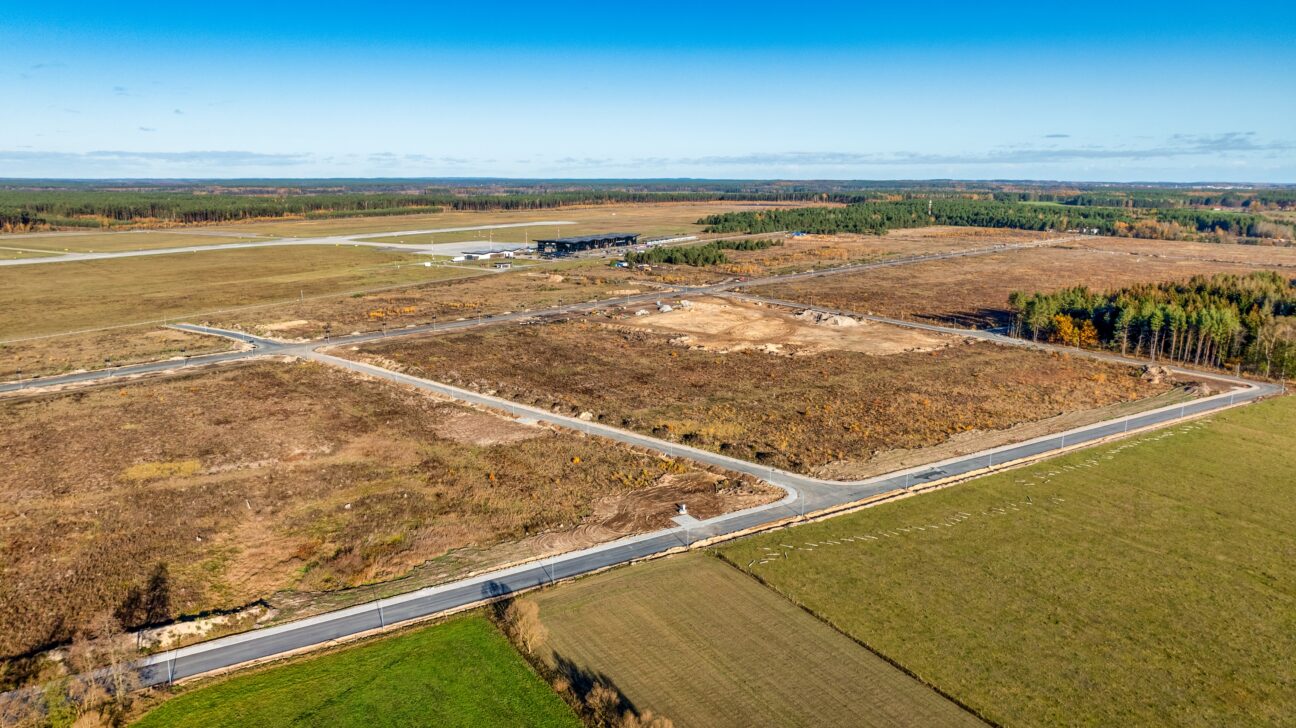 Uzbrojone tereny inwestycyjne przy Lotnisku Olsztyn-Mazury w Szymanach